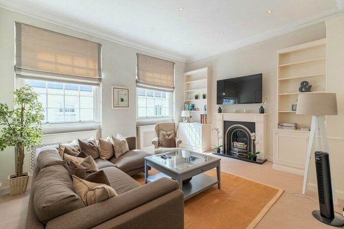3 Bedroom Property To Rent In Queens Gate Place Mews, South Kensington, SW7