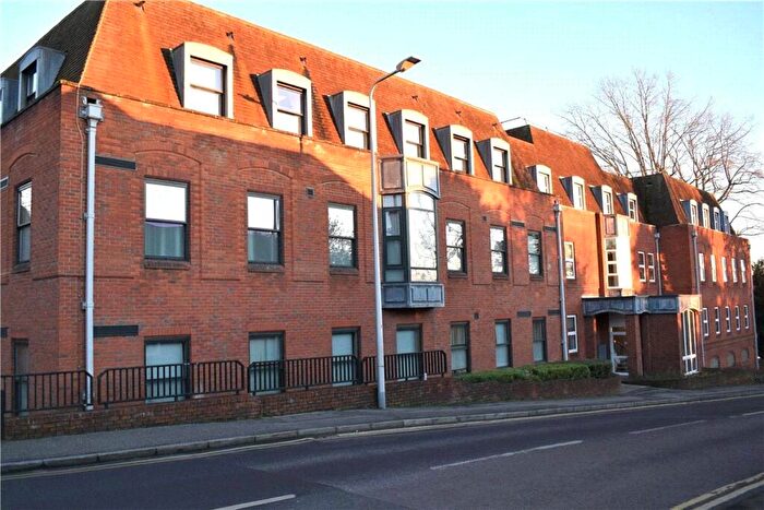 1 Bedroom Apartment To Rent In Strawberry Hill, Newbury, Berkshire, RG14