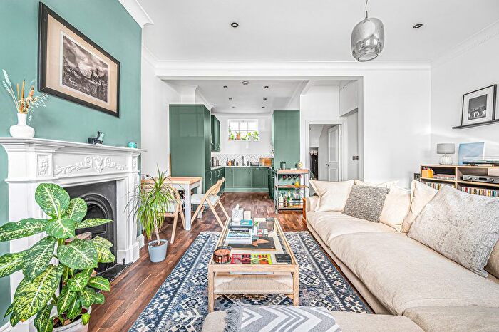 2 Bedroom Flat For Sale In St. Peter's Street, Islington, N1