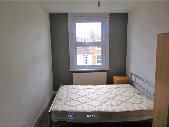 2 Bedroom Flat To Rent In Romilly Road, London, N4