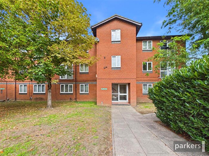 1 Bedroom Apartment For Sale In Cherwell Crescent, Trinity Place, Reading, Berkshire, RG1