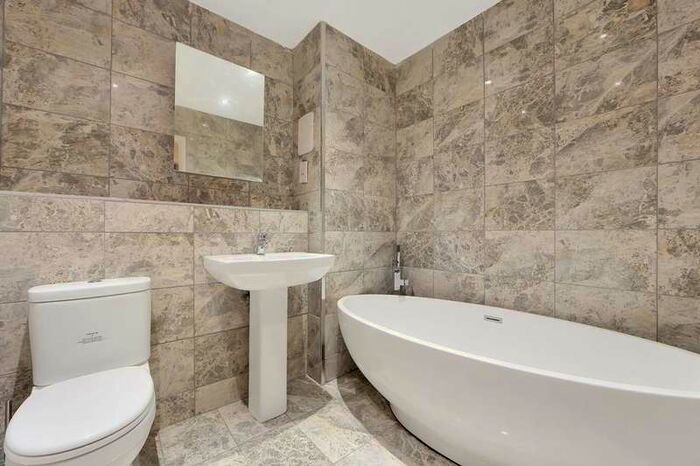 2 Bedroom Flat To Rent In Tideslea Path, London SE28