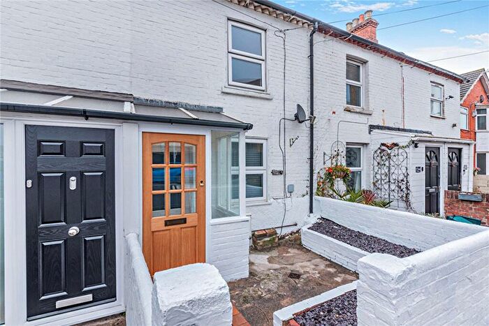 2 Bedroom Terraced House For Sale In Kings Road, Newbury, Berkshire, RG14