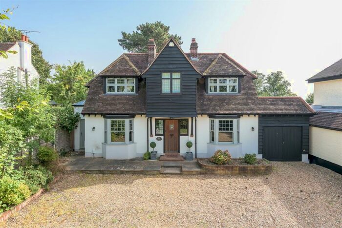 3 Bedroom Detached House To Rent In Watling Street, Park Street, St. Albans, AL2