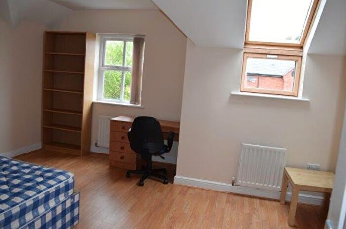 5 Bedroom Semi-Detached House To Rent In Schuster Road, Manchester, M14