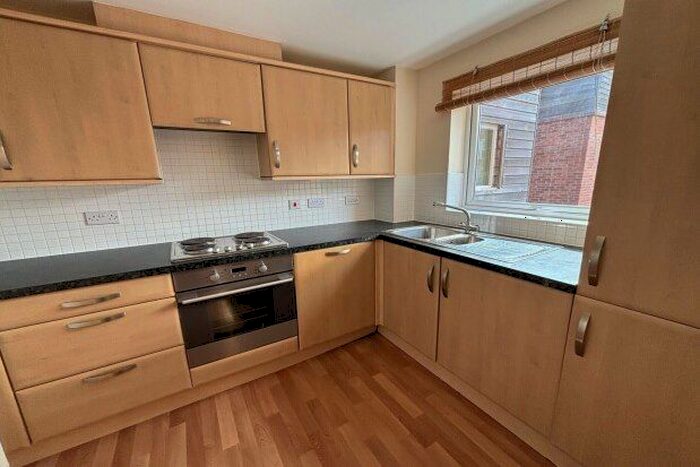 2 Bedroom Flat To Rent In Chain Court, Swindon, SN1