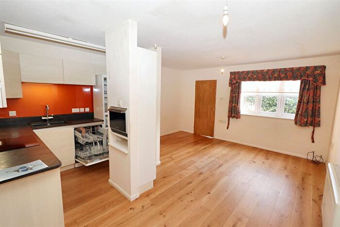 1 Bedroom Flat For Sale In Church Walk, Bushey, WD23