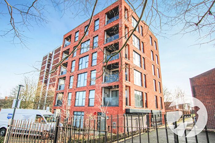 2 Bedroom Flat For Sale In Grove Park Road, London, SE9