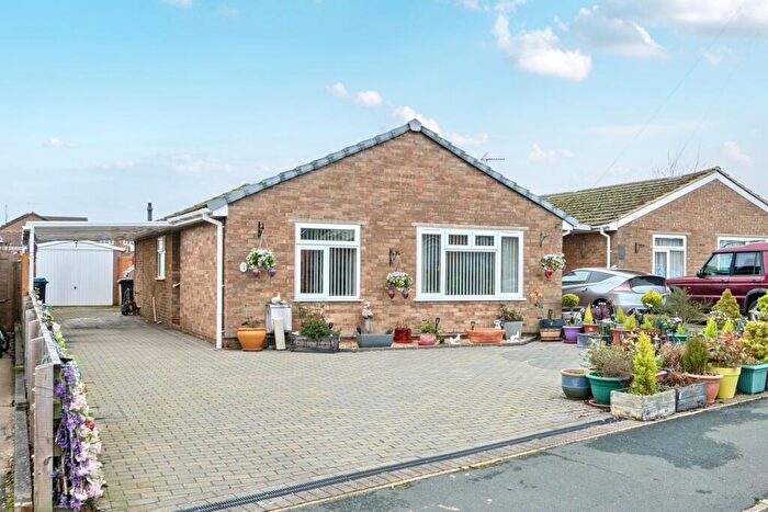 3 Bedroom Detached Bungalow For Sale In Shillbrook Avenue, Carterton, Oxfordshire, OX18