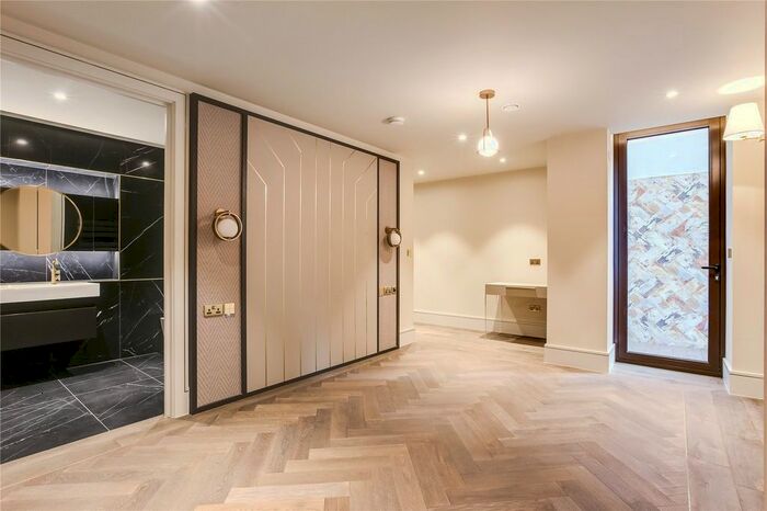 3 Bedroom Flat To Rent In Bronze Foundry House, Edith Row, London, SW6