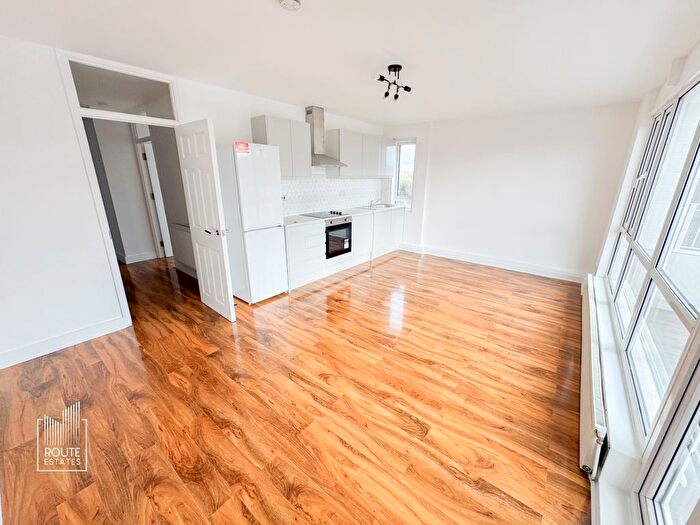 3 Bedroom Flat To Rent In Crescent West, Barnet, EN4