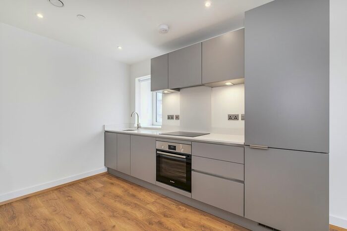 1 Bedroom Flat To Rent In Mast Quay, London, SE18