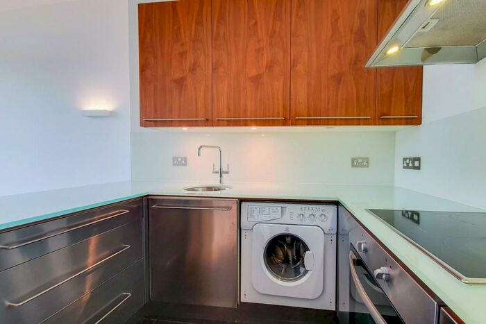 2 Bedroom Flat To Rent In Fairfield Road, Bow, London, E3