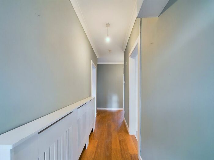 3 Bedroom Flat To Rent In Honeybog Road, Penilee, G52