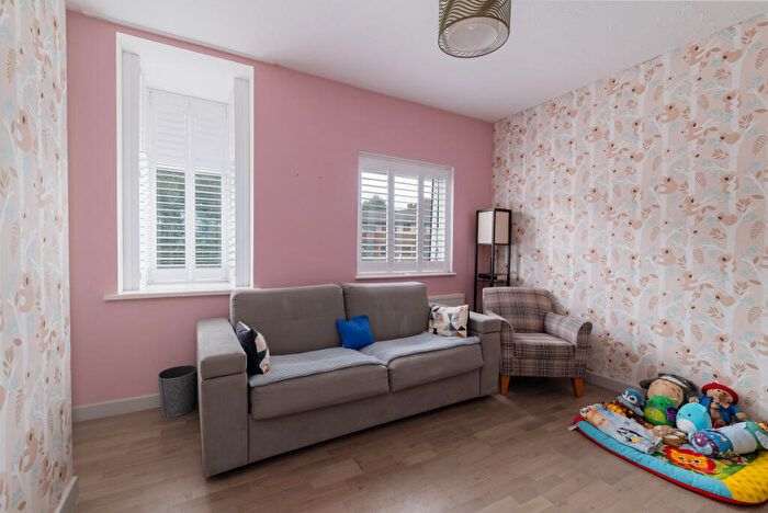 3 Bedroom Terraced House For Sale In Barnfield Place, London, E14