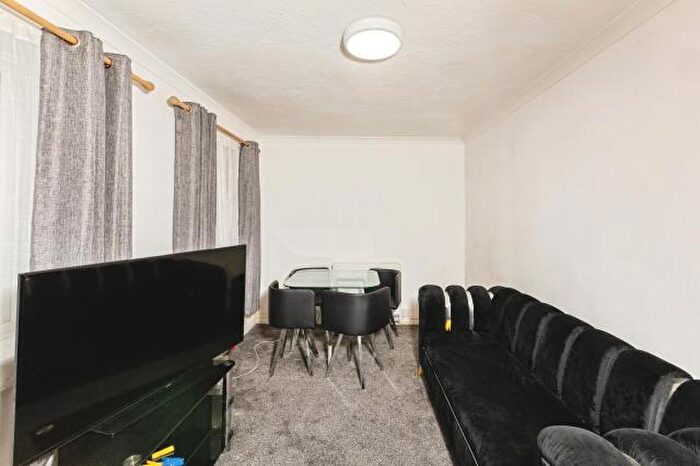 1 Bedroom Flat To Rent In Russell Street, Reading, RG1
