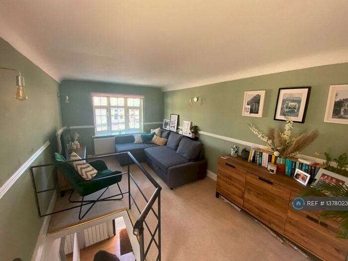 1 Bedroom Terraced House To Rent In Chatterton Road, Bromley, BR2