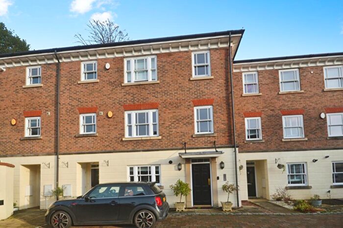 3 Bedroom Town House To Rent In Farriers Court, Horsham, RH12