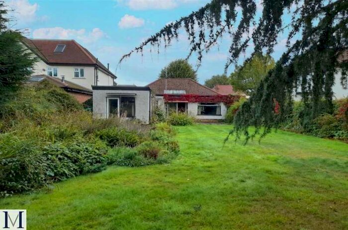4 Bedroom Detached Bungalow To Rent In Somerset Way, Iver SL0