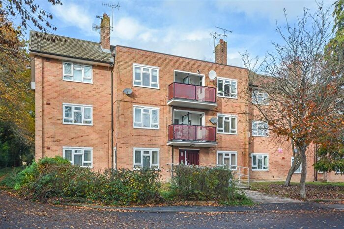 2 Bedroom Flat For Sale In St Stephens Crecent, Hutton, CM13
