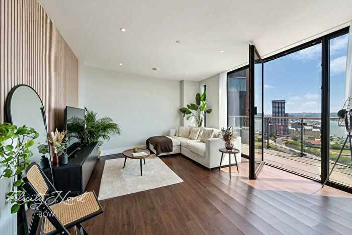 2 Bedroom Apartment For Sale In Mercury Walk, London, E14