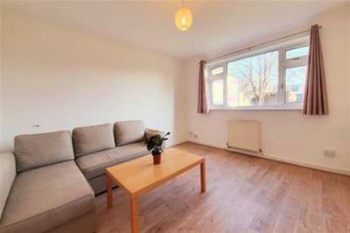 1 Bedroom Farmhouse To Rent In Hainault Road, Upper Leytonstone, E11