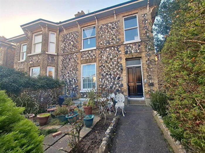 1 Bedroom Apartment For Sale In Arundel Road, Littlehampton, BN17