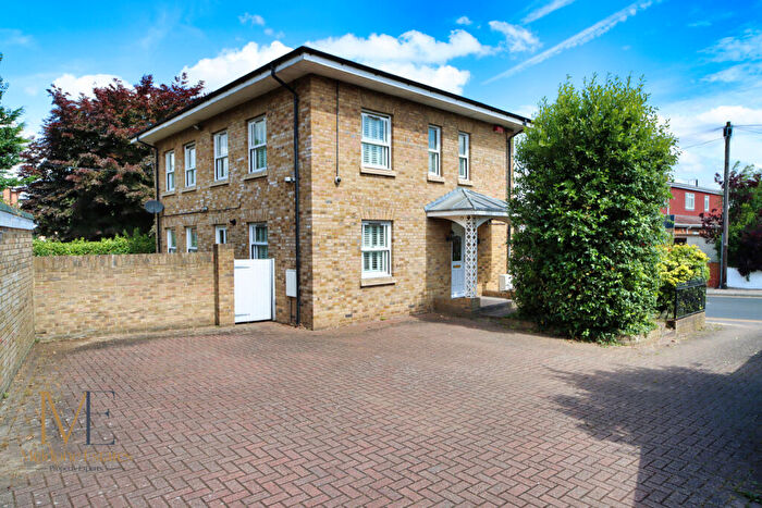 4 Bedroom Detached House To Rent In Vale Road, Northfleet, Kent, DA11