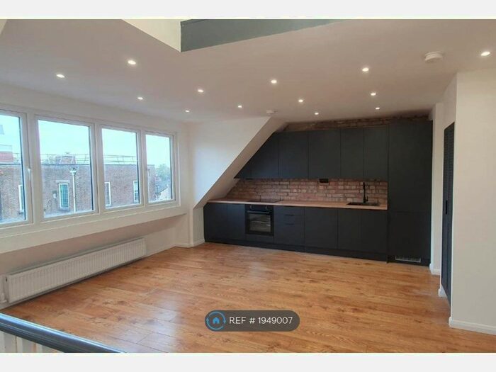 2 Bedroom Flat To Rent In High Street, Edgware, HA8