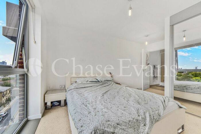 2 Bedroom Apartment To Rent In Bootmakers Court, The Watermark, Stepney Green, E1