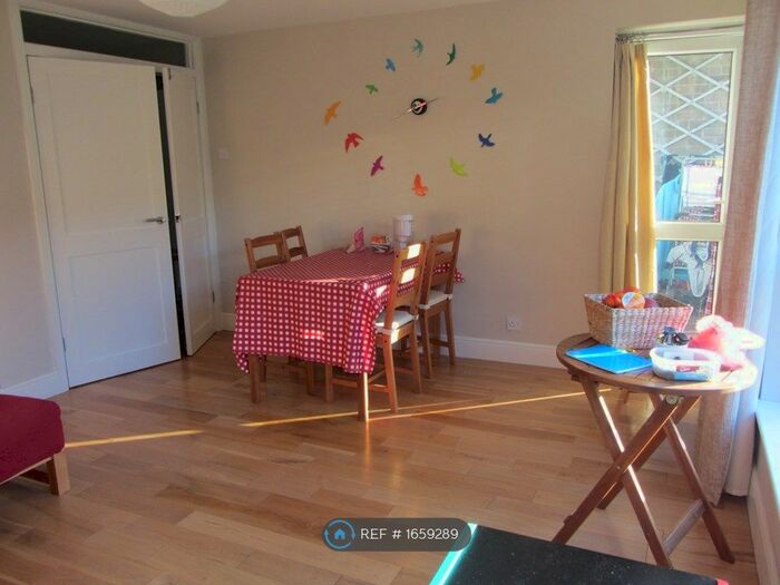 2 Bedroom Flat To Rent In Pulker Close, Oxford, OX4