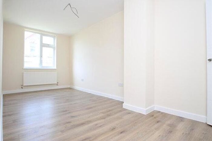 2 Bedroom Flat To Rent In - Homesdale Road, Bromley, BR1