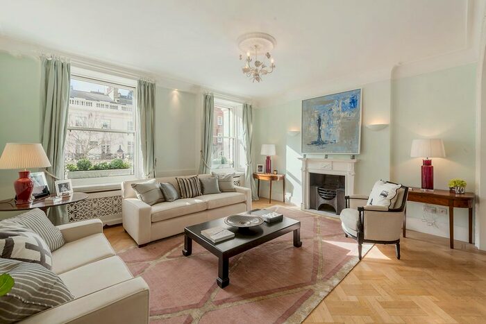 5 Bedroom Terraced House To Rent In Victoria Square, Belgravia, SW1W
