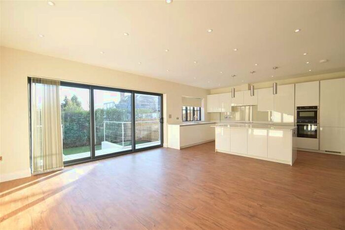 3 Bedroom Semi-Detached Bungalow To Rent In The Circuits, Pinner, HA5