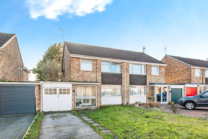 3 Bedroom Semi-Detached House For Sale In Farrfield, Swindon, Wiltshire, SN2