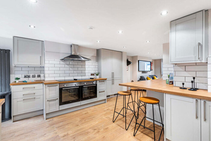 7 Bedroom House To Rent In Headingley Mount, Leeds, LS6