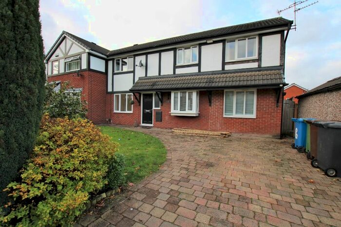 4 Bedroom Semi-Detached House To Rent In St James Grove, Poolstock, Wigan, WN3