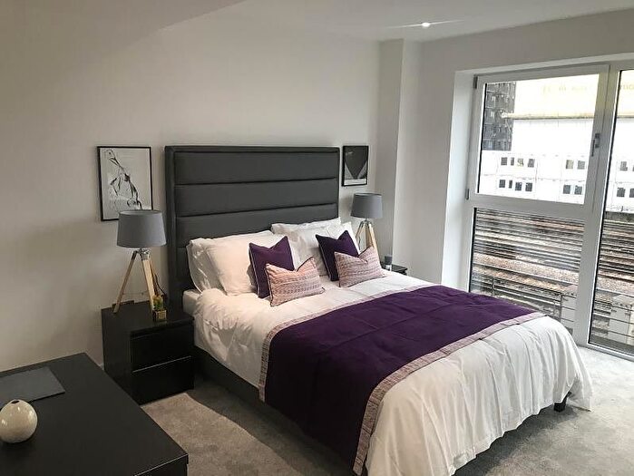 1 Bedroom Flat To Rent In Brent House, Wandsworth Road, SW8