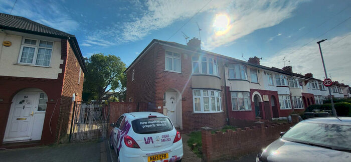 3 Bedroom Semi-Detached House To Rent In Pembroke Avenue Luton, LU4