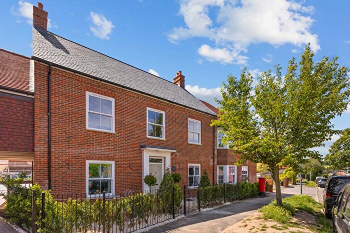 2 Bedroom Flat For Sale In The Dean, Alresford, SO24