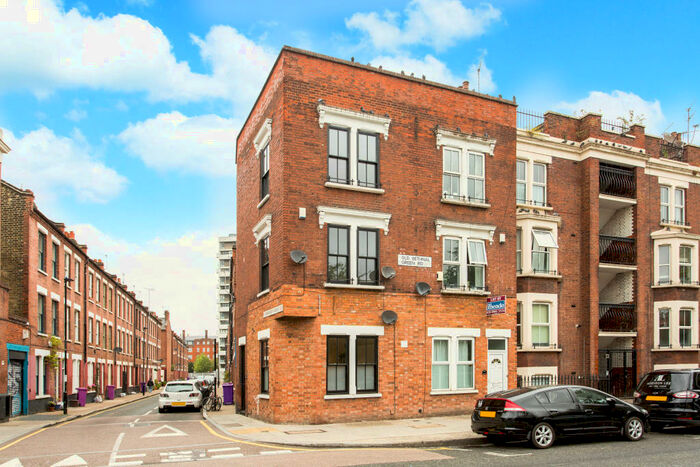 4 Bedroom Semi-Detached House To Rent In Old Bethnal Green Road, Bethnal Green, E2