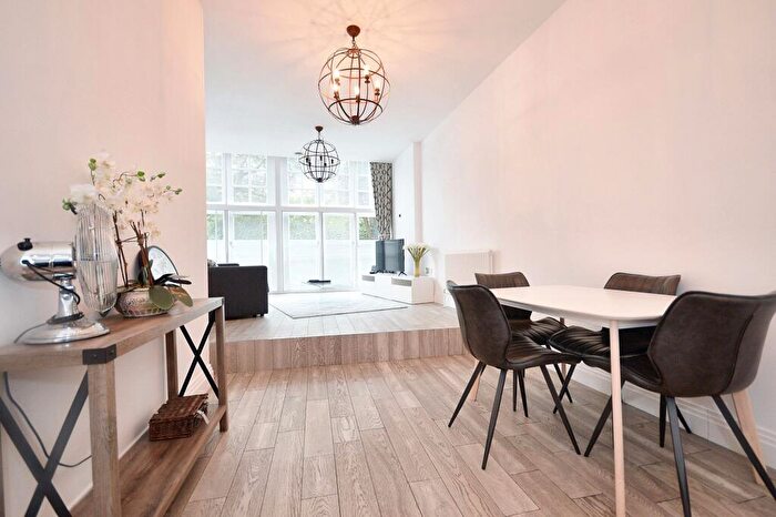 1 Bedroom Apartment To Rent In Thames Street, Windsor, SL4