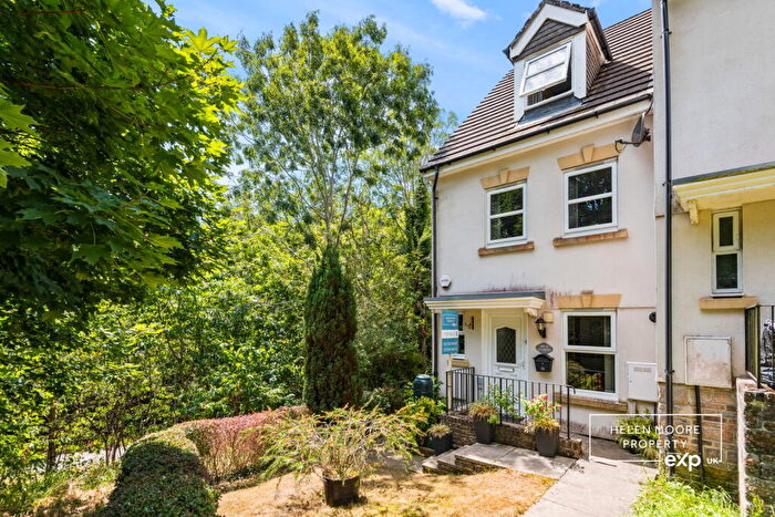 3 Bedroom End Of Terrace House For Sale In Primrose Walk, Pillmere, Saltash, Cornwall, PL12