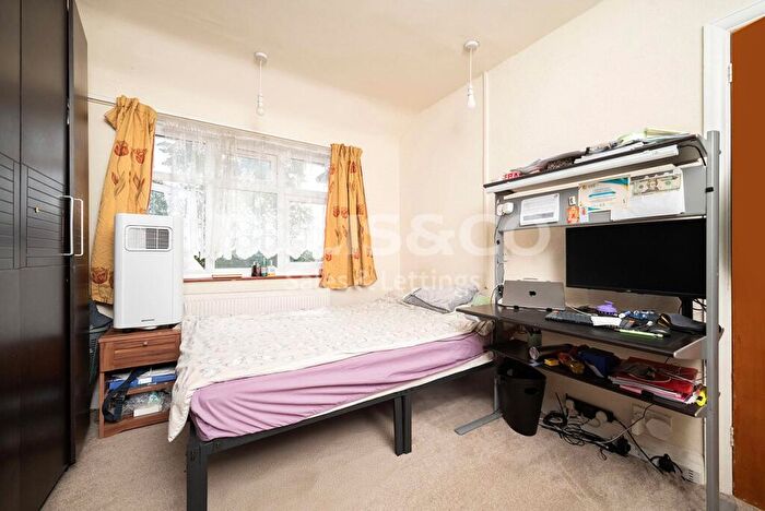 3 Bedroom End Of Terrace House For Sale In Charlton Road, Kenton, Harrow, HA3