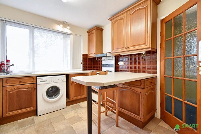 3 Bedroom Bungalow For Sale In Topsham Road, Exeter, EX2