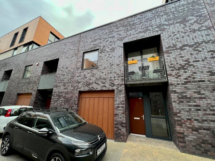 2 Bedroom Town House To Rent In Advent Way, Manchester, M4
