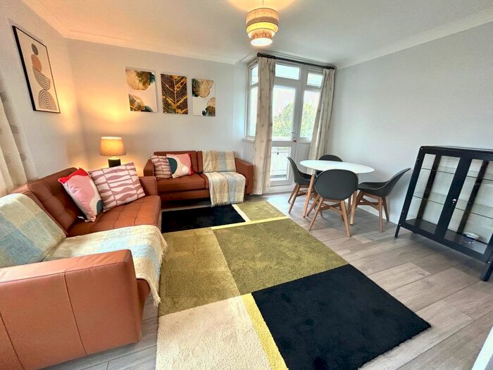 2 Bedroom Flat To Rent In Winstanley Road, London, SW11