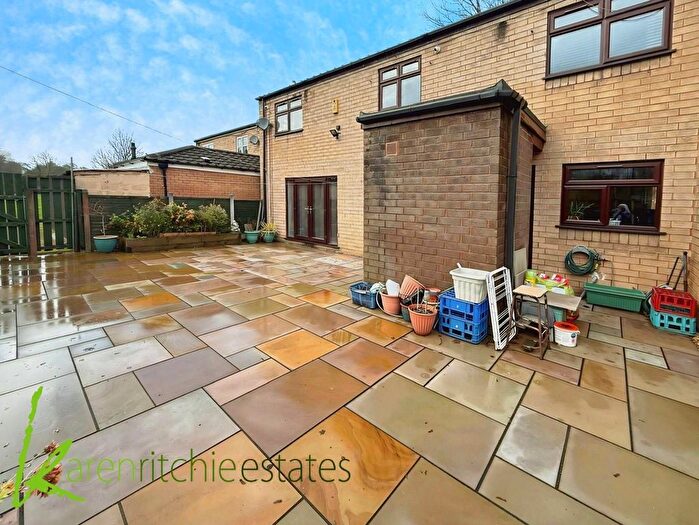 4 Bedroom Town House For Sale In Gilnow Gardens, Bolton, BL1