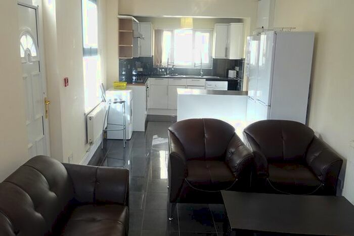 7 Bedroom End Terrace House To Rent In May Street, Cathays, Cardiff, CF24