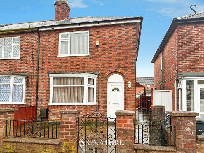 3 Bedroom Semi Detached House To Rent In Glenmore Road, Leicester, LE4